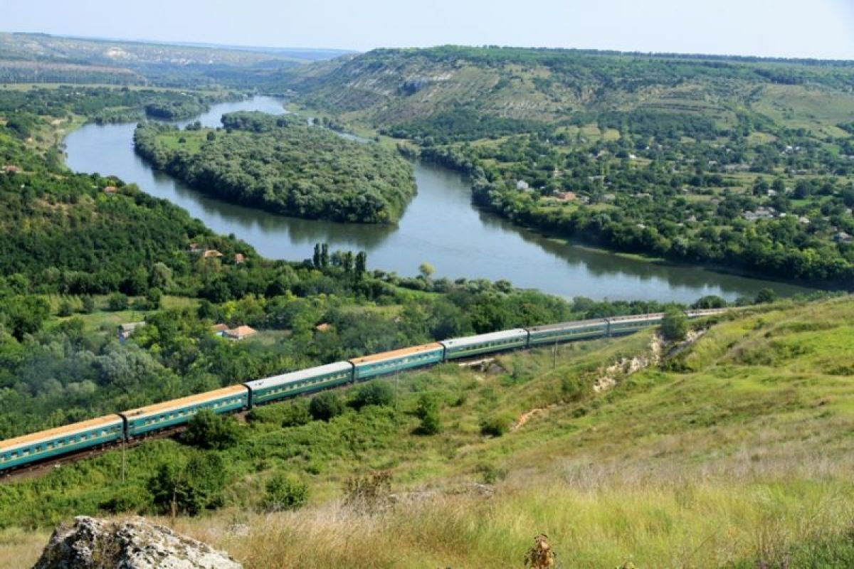 Moldova este. Наславча Молдавия. Молдавия село Наславча. Наславча Молдова фото село. Село Окница Молдова.