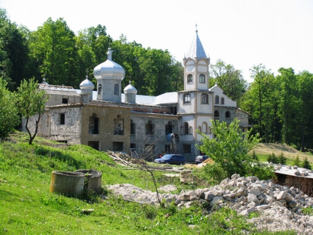 Село бахмут. Монастырь Веверица. Веверица Молдавия. Бахмут Молдова. Молдова Каларашский район монастырь Веверица.