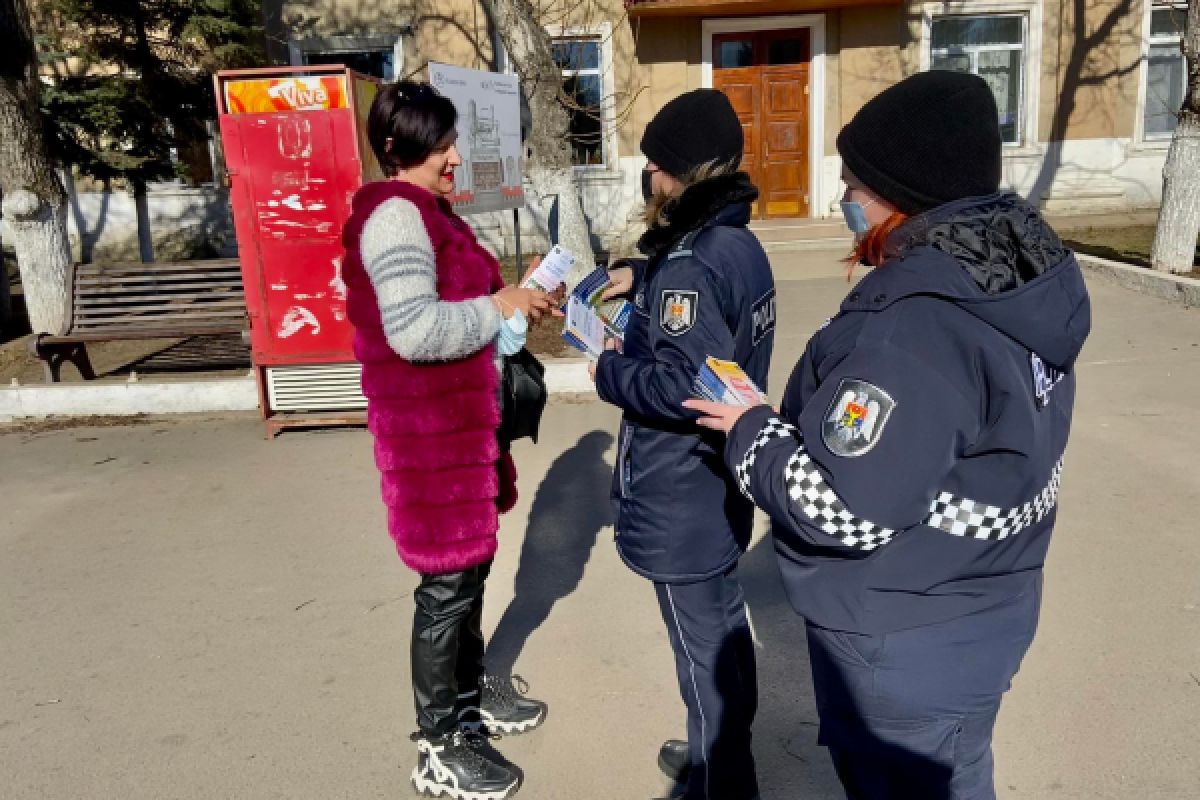 Операция полиции. Полиция Молдова logo. Police in Moldova nociiu. Фото работы с тяжелыми подростками полиция Молдова.