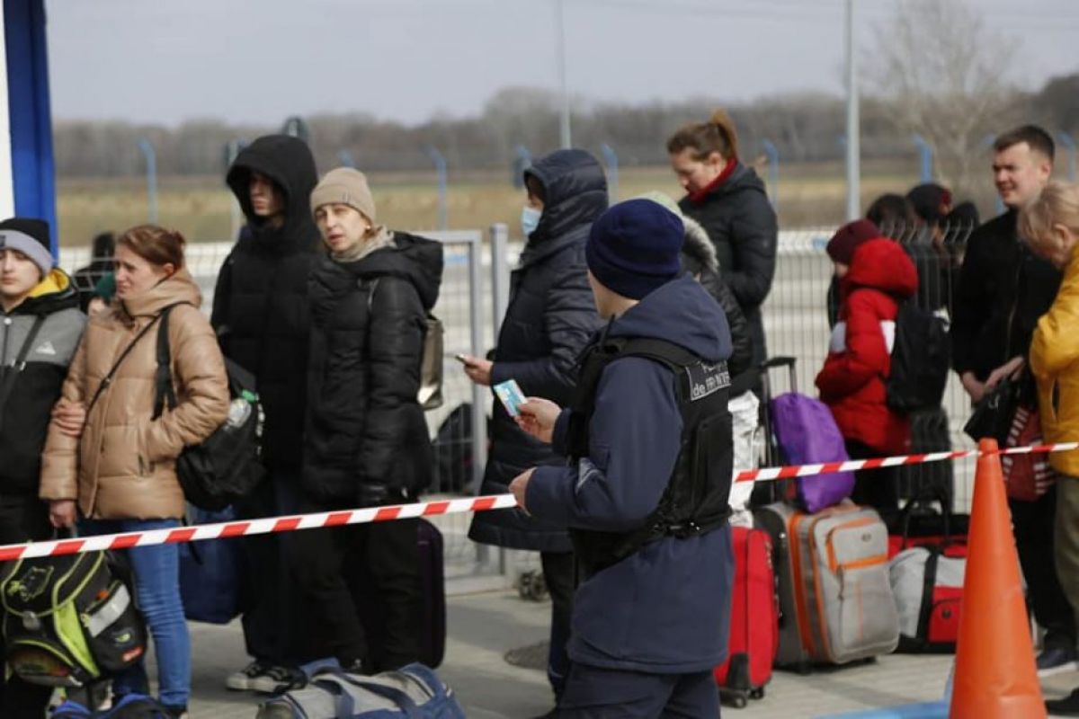 Ситуация на границе. Большая беженцы. Полиция Россия граница. Беженцы на границе с Молдавией.