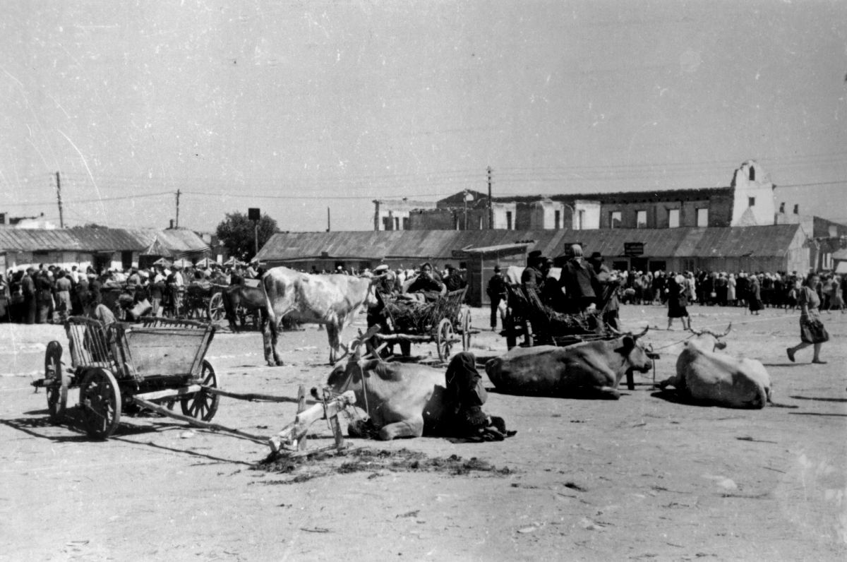 Рынок кишинева. Центральный базар в Кишинёве. Кишинев 1947. Базар 1947. Старый базар Кишинев.