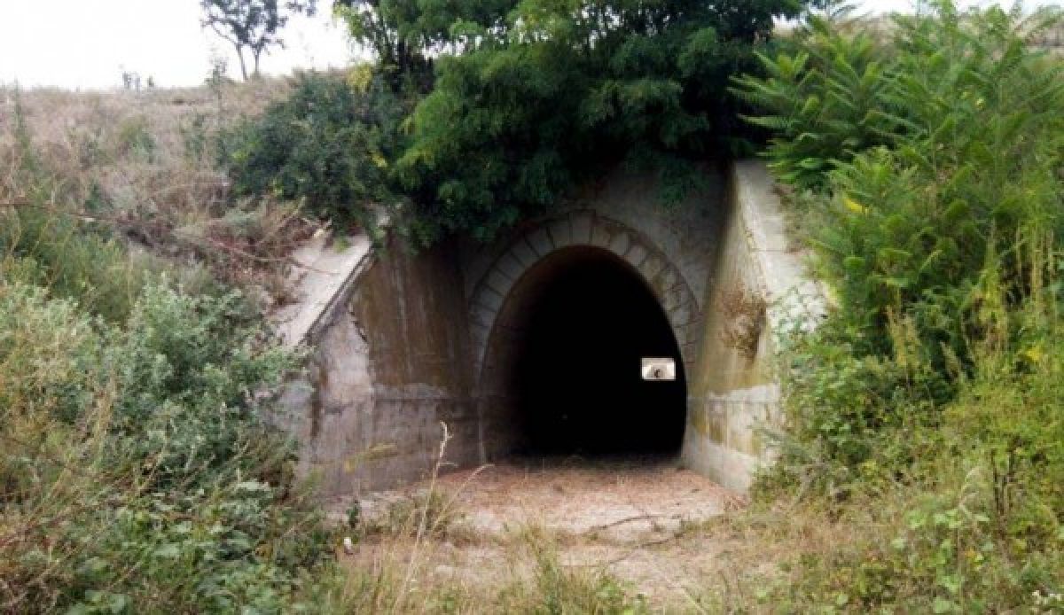 Жд кишинев. Туннели ЖД Молдова. Железнодорожный туннель Молдова. Матеуцкий тоннель Молдова. Верхнесадовое тоннель.