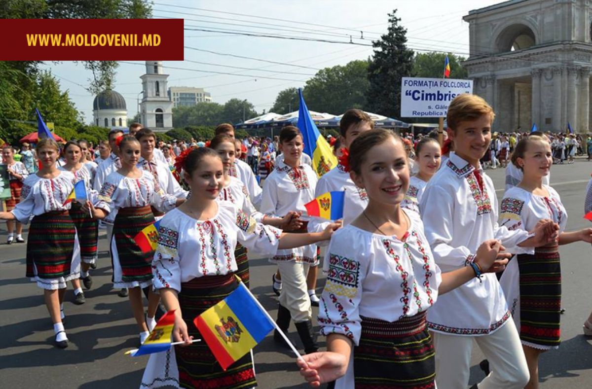 Рубль в кишиневе сегодня. День независимости Молдовы. Молдавия жители. Молдавия люди. Молдавские люди.