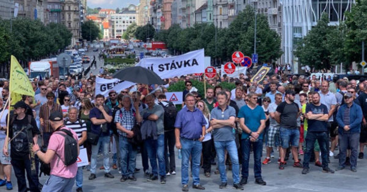 Забастовка фермеров в германии. Фермеры бунтуют. Фашистский трактор. Бастующие фермеры. Протесты фермеров в нидерландах.